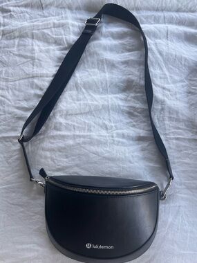 lululemon athletica Black Sqddle Crossbody Bag